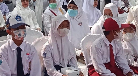 Kabut Asap Selimuti Jambi, Anak-anak Diwajibkan Pakai Masker