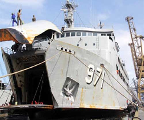 KRI Tanjung Kambani 971: Ini Dia! Kapal Feri Yang Dipersenjatai
